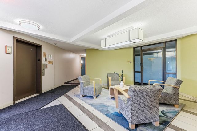 1700 Four Oaks Road 331, Eagan, MN 55121