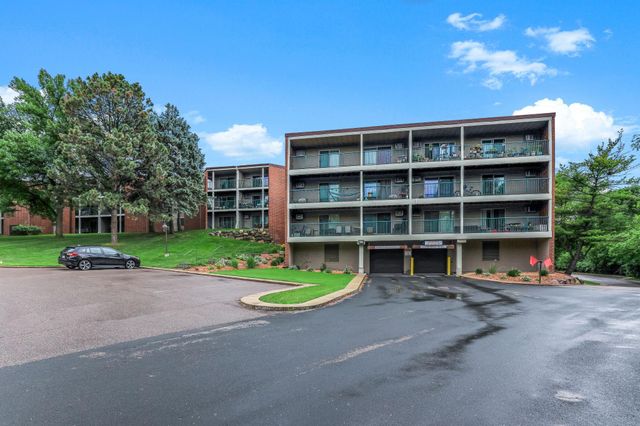 1700 Four Oaks Road 331, Eagan, MN 55121