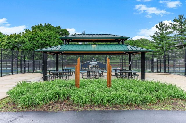 1700 Four Oaks Road 331, Eagan, MN 55121
