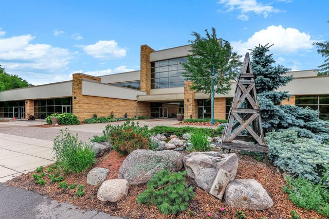 1700 Four Oaks Road 331, Eagan, MN 55121