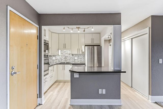 1700 Four Oaks Road 331, Eagan, MN 55121