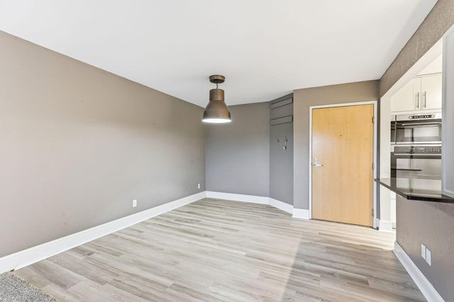 1700 Four Oaks Road 331, Eagan, MN 55121