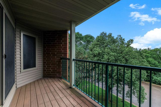 1700 Four Oaks Road 331, Eagan, MN 55121