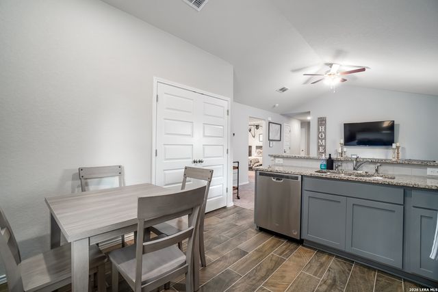 822 Hickory Trl, San Antonio, TX 78245