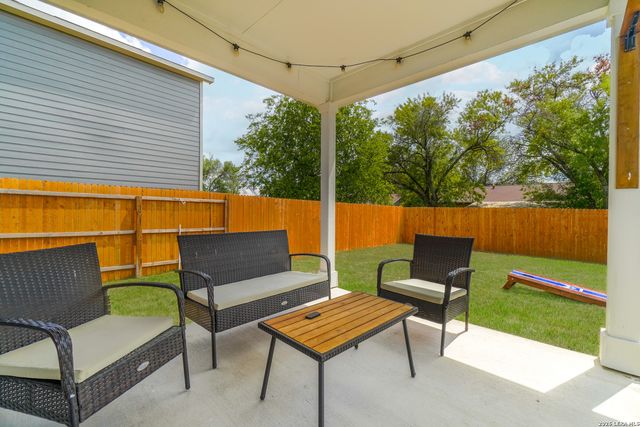 822 Hickory Trl, San Antonio, TX 78245