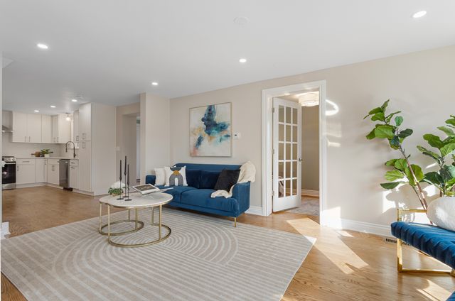 606 S York Street, Elmhurst, IL 60126