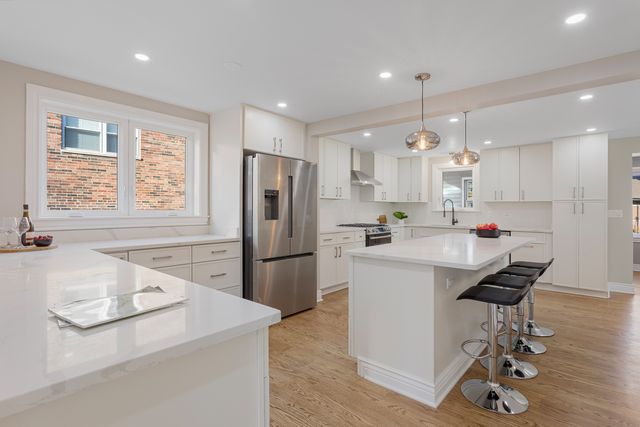 606 S York Street, Elmhurst, IL 60126