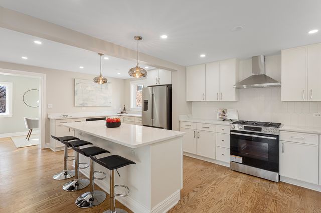 606 S York Street, Elmhurst, IL 60126