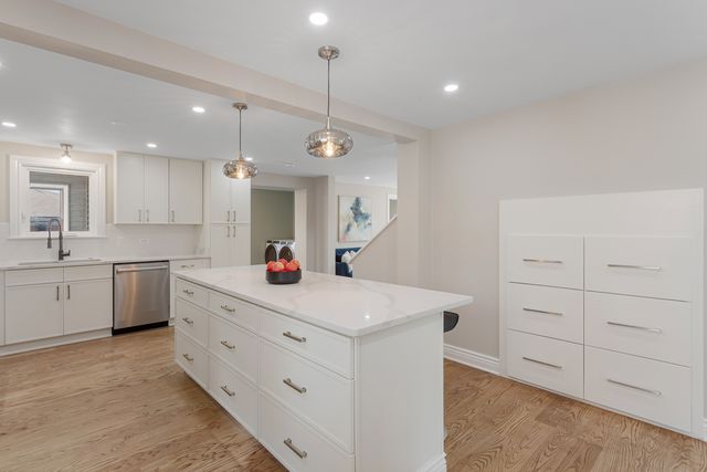 606 S York Street, Elmhurst, IL 60126