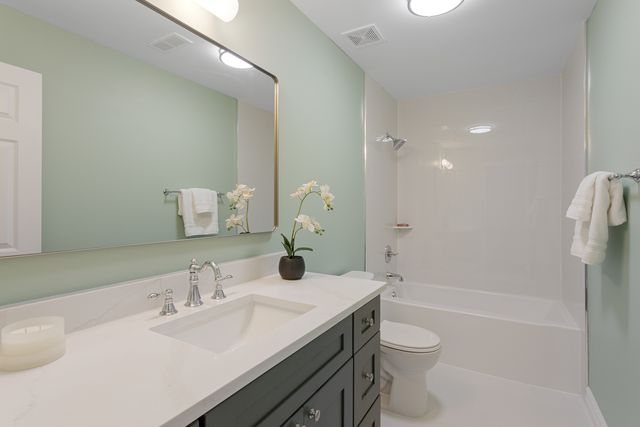 606 S York Street, Elmhurst, IL 60126