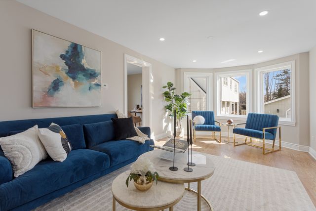 606 S York Street, Elmhurst, IL 60126