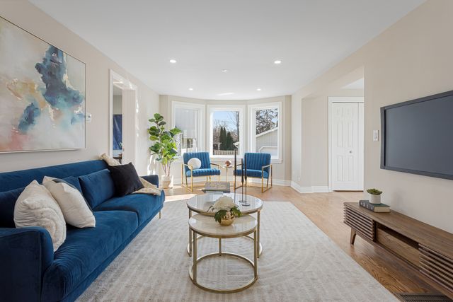 606 S York Street, Elmhurst, IL 60126