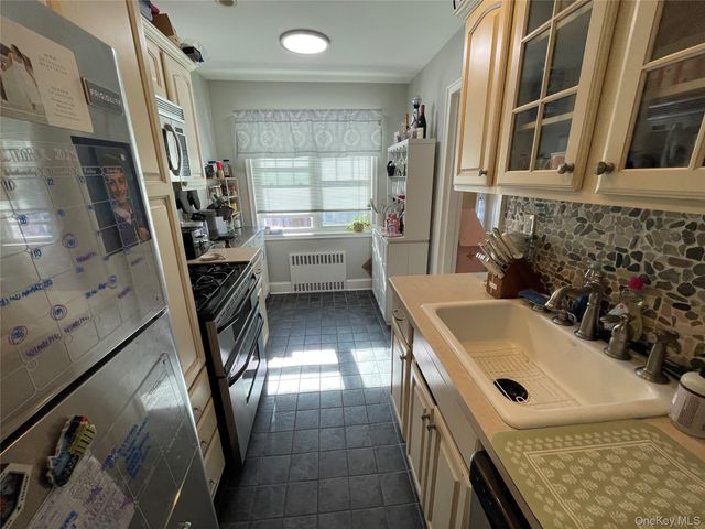 43 N Forest Avenue C21, Rockville Centre, NY 11570