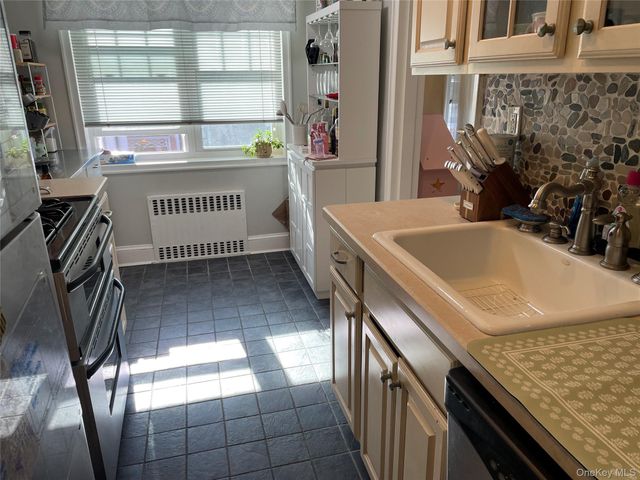 43 N Forest Avenue C21, Rockville Centre, NY 11570