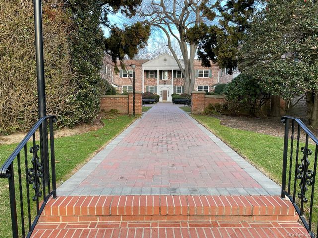 43 N Forest Avenue C21, Rockville Centre, NY 11570