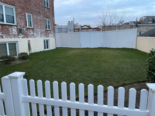 43 N Forest Avenue C21, Rockville Centre, NY 11570