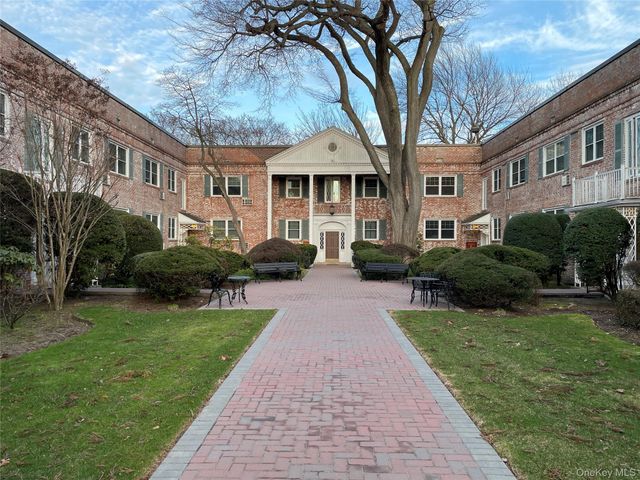 43 N Forest Avenue C21, Rockville Centre, NY 11570