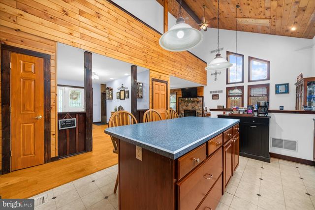 28 HIGH VIEW LN, Mertztown, PA 19539