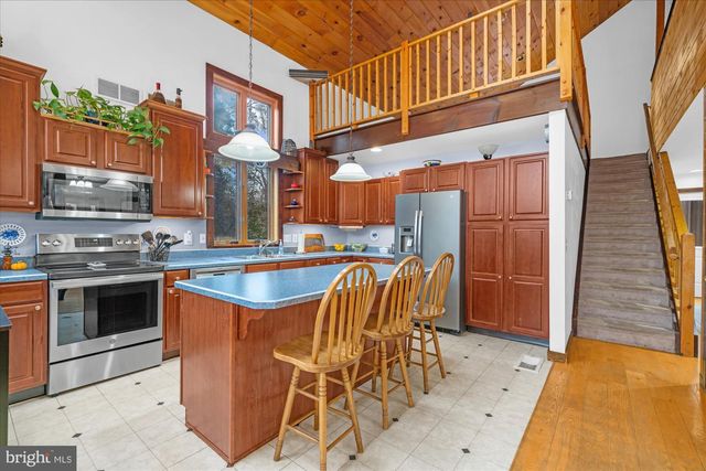 28 HIGH VIEW LN, Mertztown, PA 19539