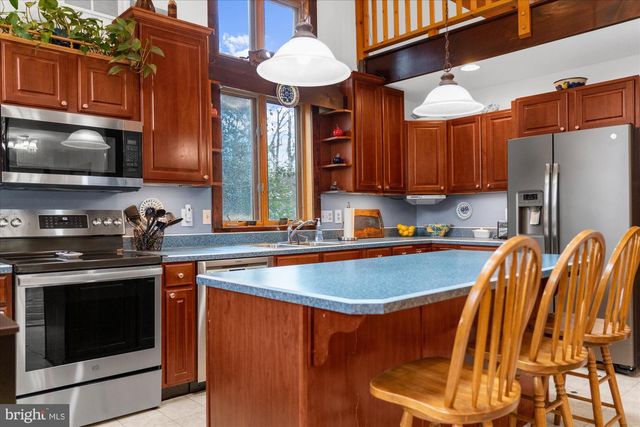 28 HIGH VIEW LN, Mertztown, PA 19539