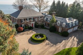 105 Lake Shore Road, Grosse Pointe Farms, MI 48236