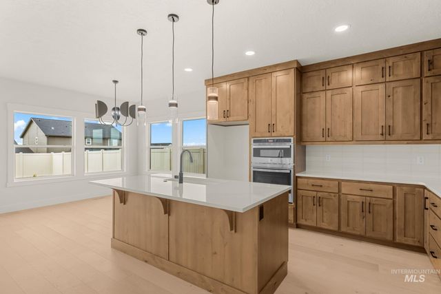 365 S Radiator Rd, Boise, ID 83716