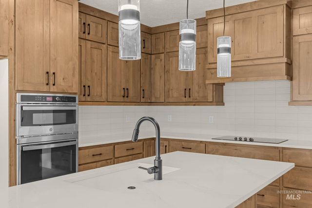 365 S Radiator Rd, Boise, ID 83716