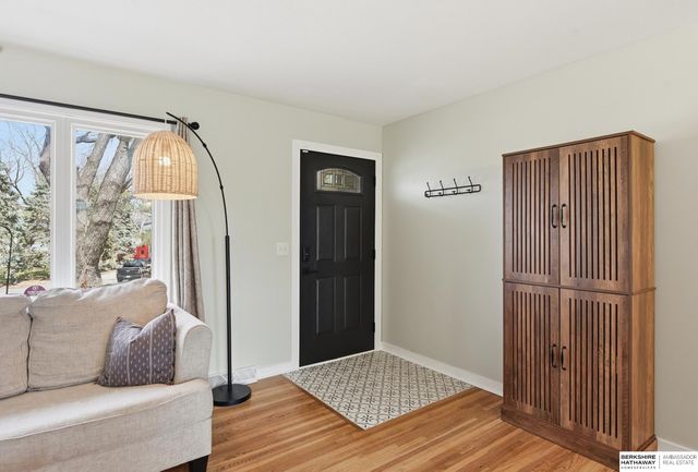 8014 Groves Circle, Omaha, NE 68147
