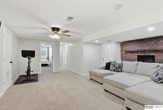 8014 Groves Circle, Omaha, NE 68147