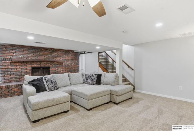 8014 Groves Circle, Omaha, NE 68147