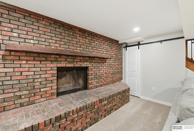 8014 Groves Circle, Omaha, NE 68147