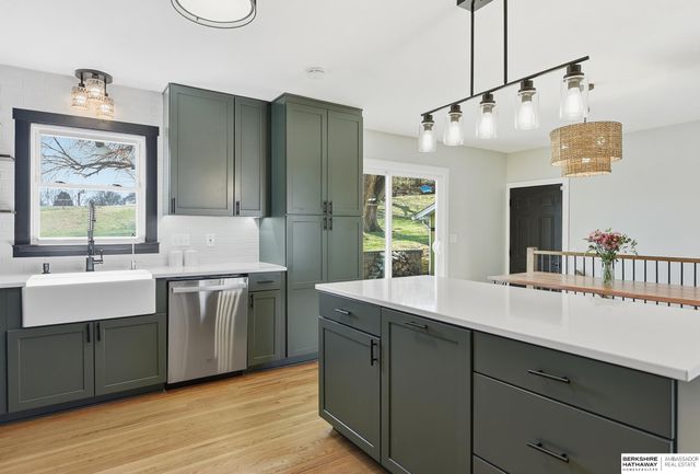 8014 Groves Circle, Omaha, NE 68147