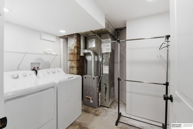 8014 Groves Circle, Omaha, NE 68147