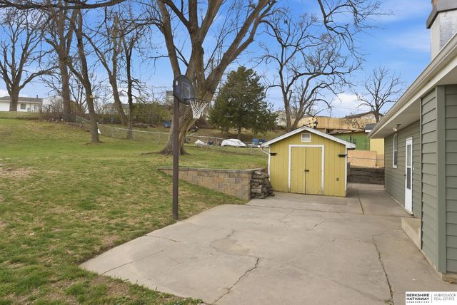 8014 Groves Circle, Omaha, NE 68147