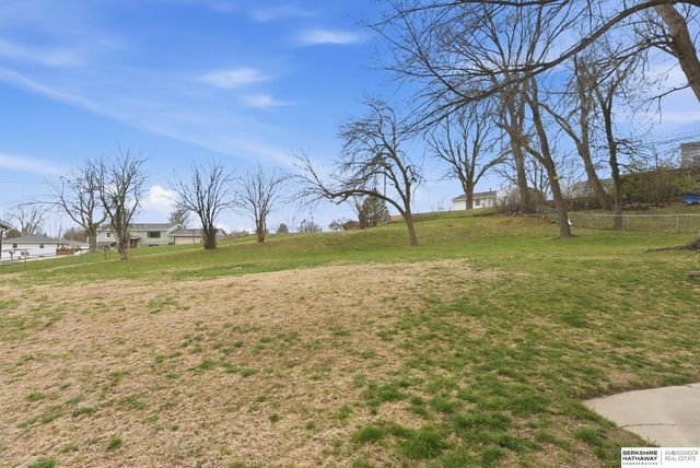 8014 Groves Circle, Omaha, NE 68147