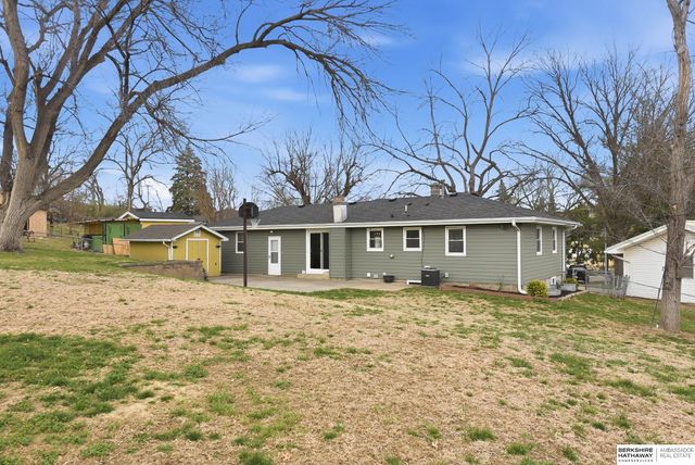 8014 Groves Circle, Omaha, NE 68147