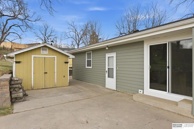 8014 Groves Circle, Omaha, NE 68147
