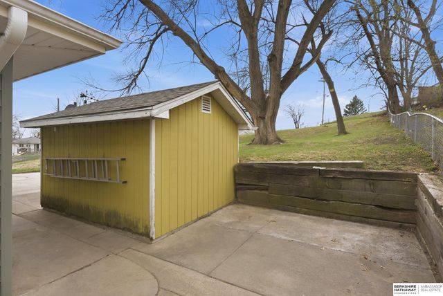 8014 Groves Circle, Omaha, NE 68147