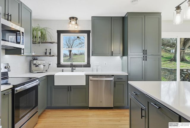 8014 Groves Circle, Omaha, NE 68147