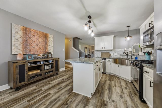 1041 Riverwood Drive, Dickinson, TX 77539