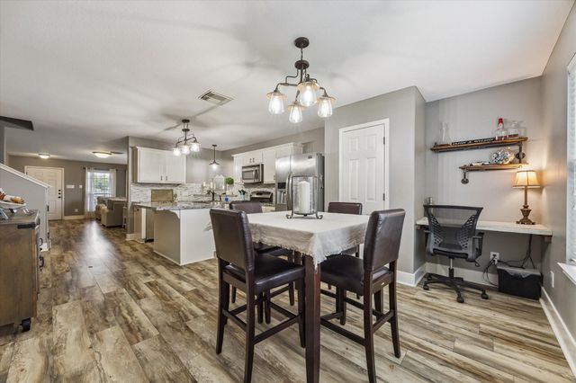 1041 Riverwood Drive, Dickinson, TX 77539