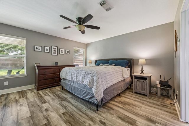 1041 Riverwood Drive, Dickinson, TX 77539