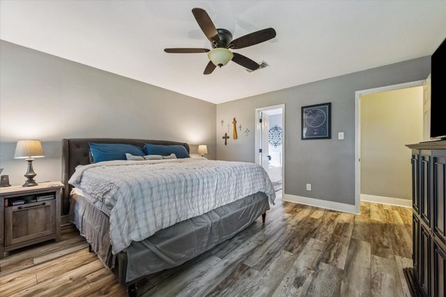 1041 Riverwood Drive, Dickinson, TX 77539