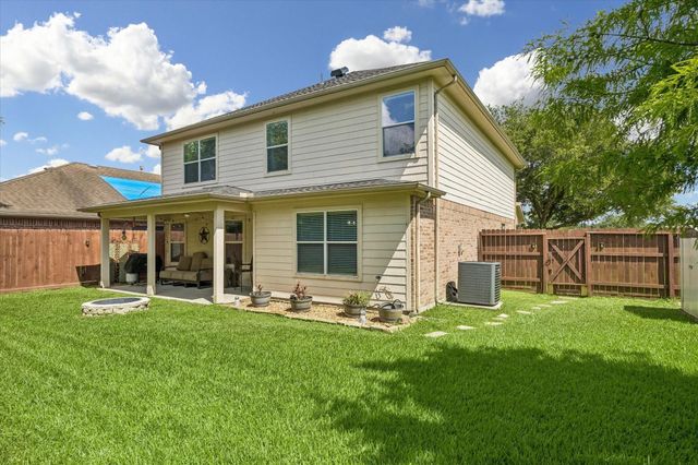 1041 Riverwood Drive, Dickinson, TX 77539