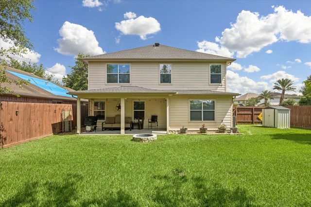 1041 Riverwood Drive, Dickinson, TX 77539