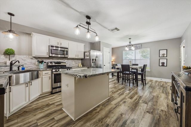 1041 Riverwood Drive, Dickinson, TX 77539