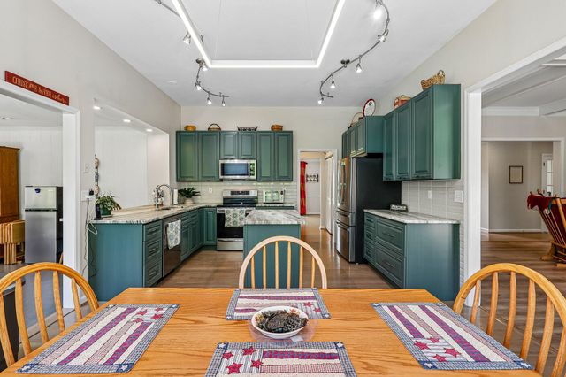 8229 Woodcreek Drive, Florence, KY 41042