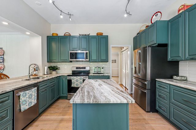 8229 Woodcreek Drive, Florence, KY 41042