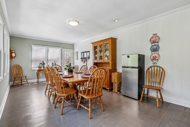8229 Woodcreek Drive, Florence, KY 41042
