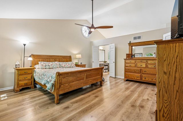 8229 Woodcreek Drive, Florence, KY 41042
